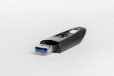 Versand: USB-Stick 16GB statt Download